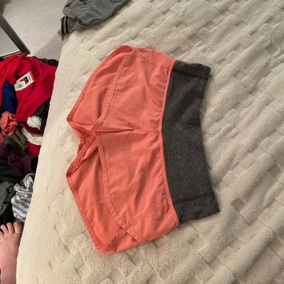 LuluLemon Speed Shorts Size 4 - Picture 3 of 8